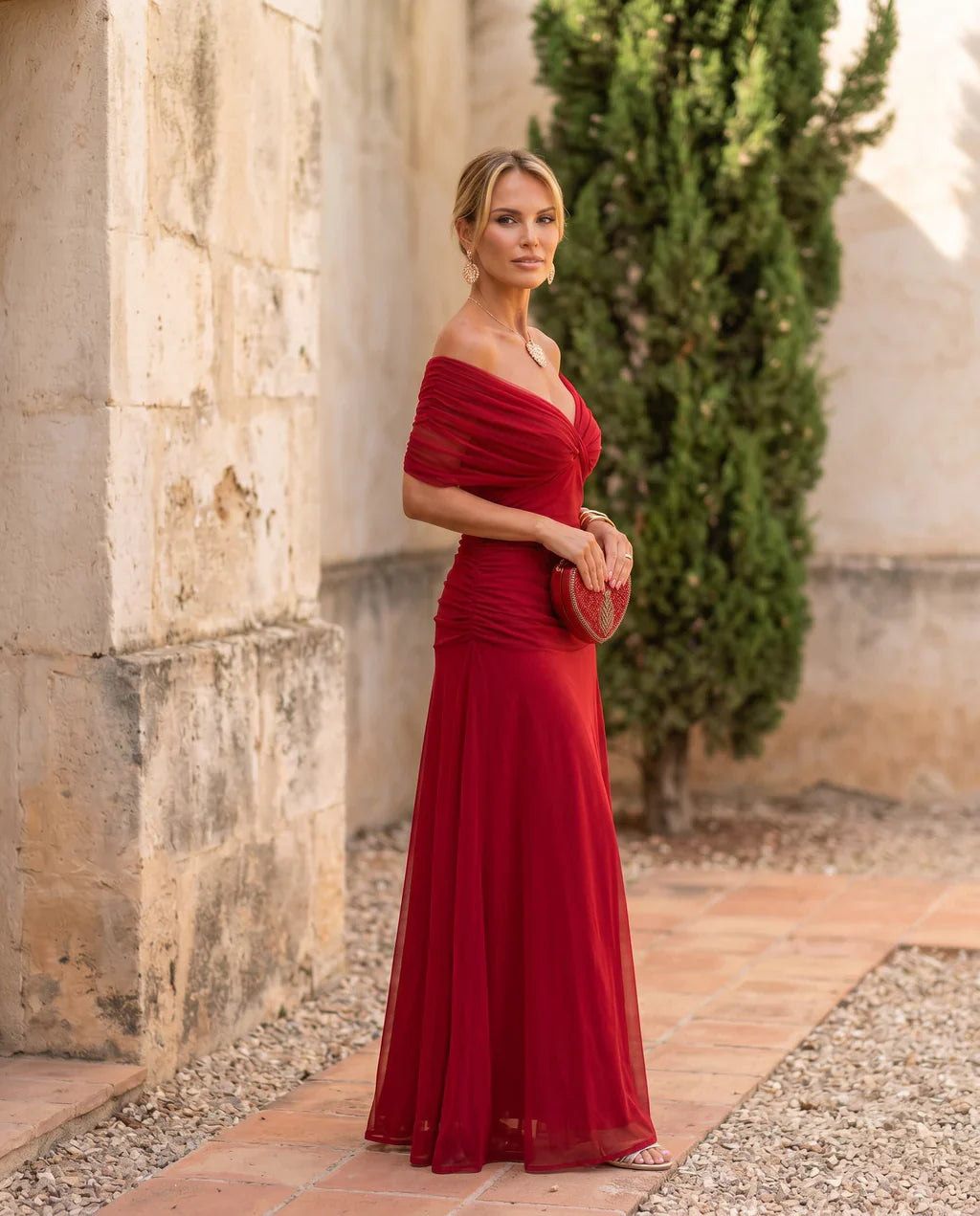 ELEGANT DRESS WITH V-NECK