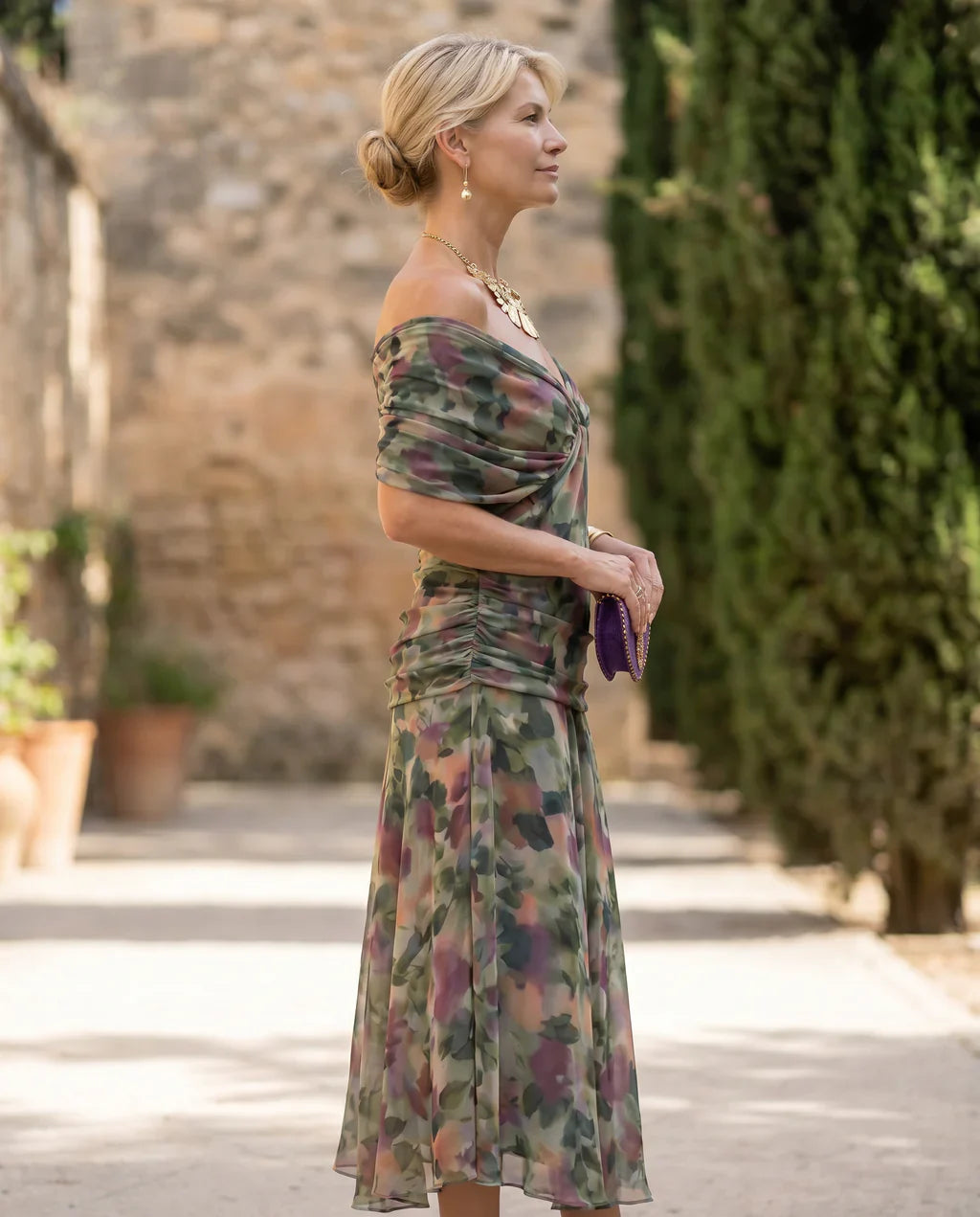 ELEGANT DRESS WITH V-NECK