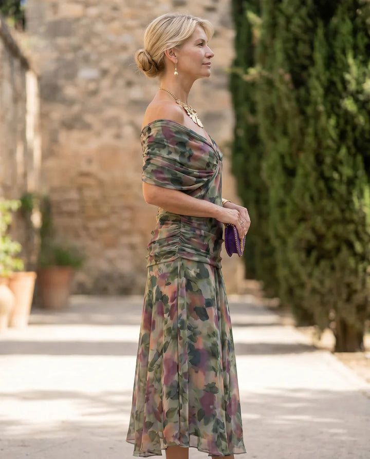 ELEGANT DRESS WITH V-NECK